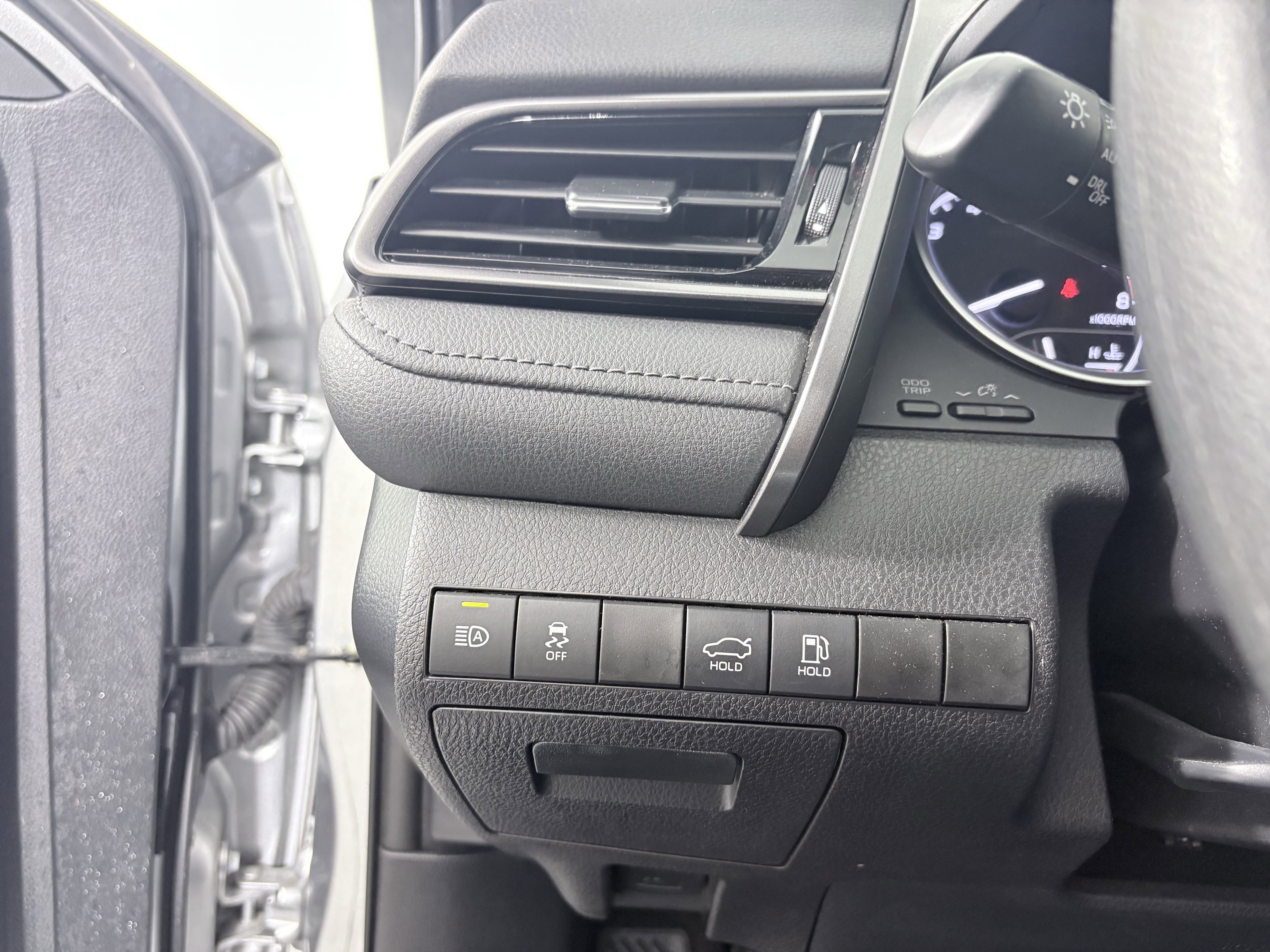 Used 2022 Toyota Camry LE image 13