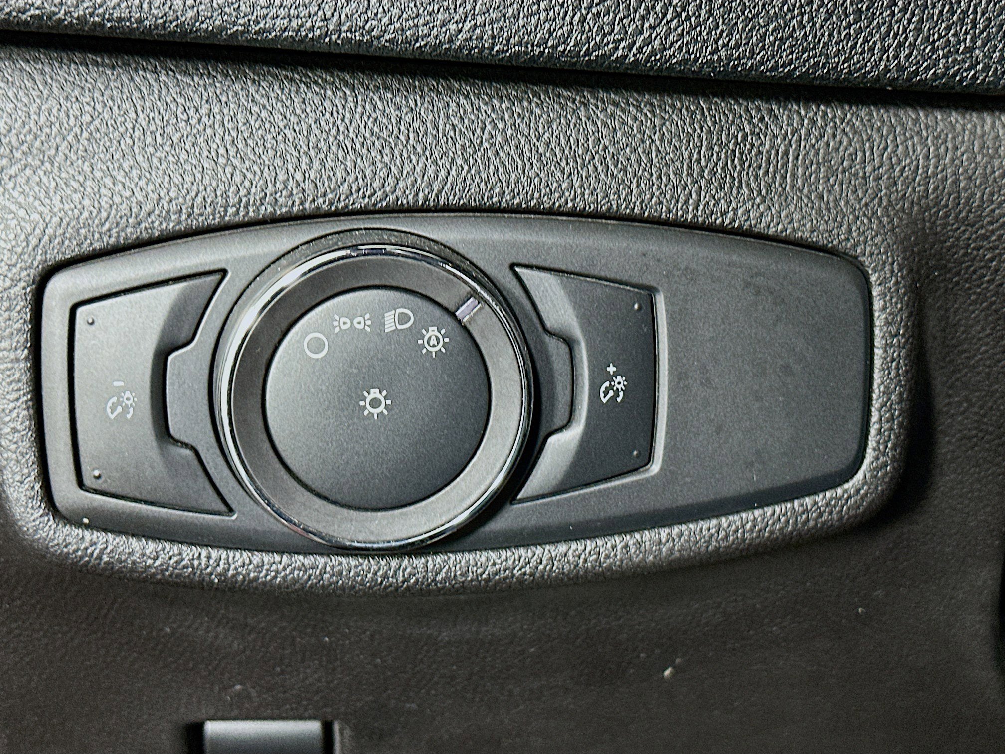 Used 2015 Lincoln MKC FWD image 16