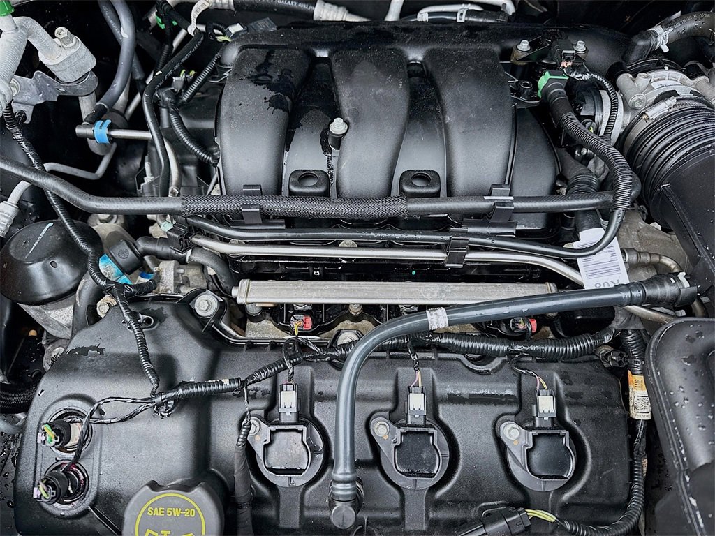 Used 2018 Ford Explorer XLT image 30