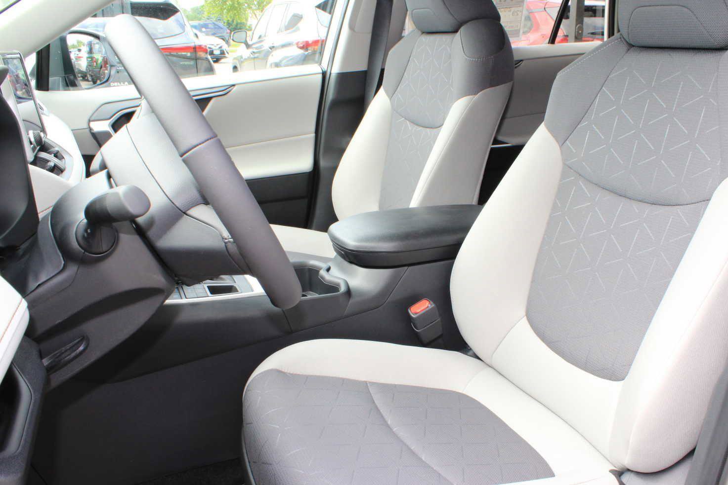 New 2025 Toyota RAV4 XLE image 13