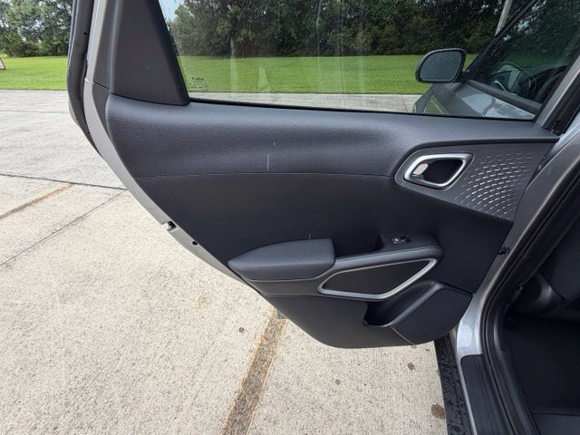 Used 2025 Kia Soul LX w/ LX Technology Package FWD image 23