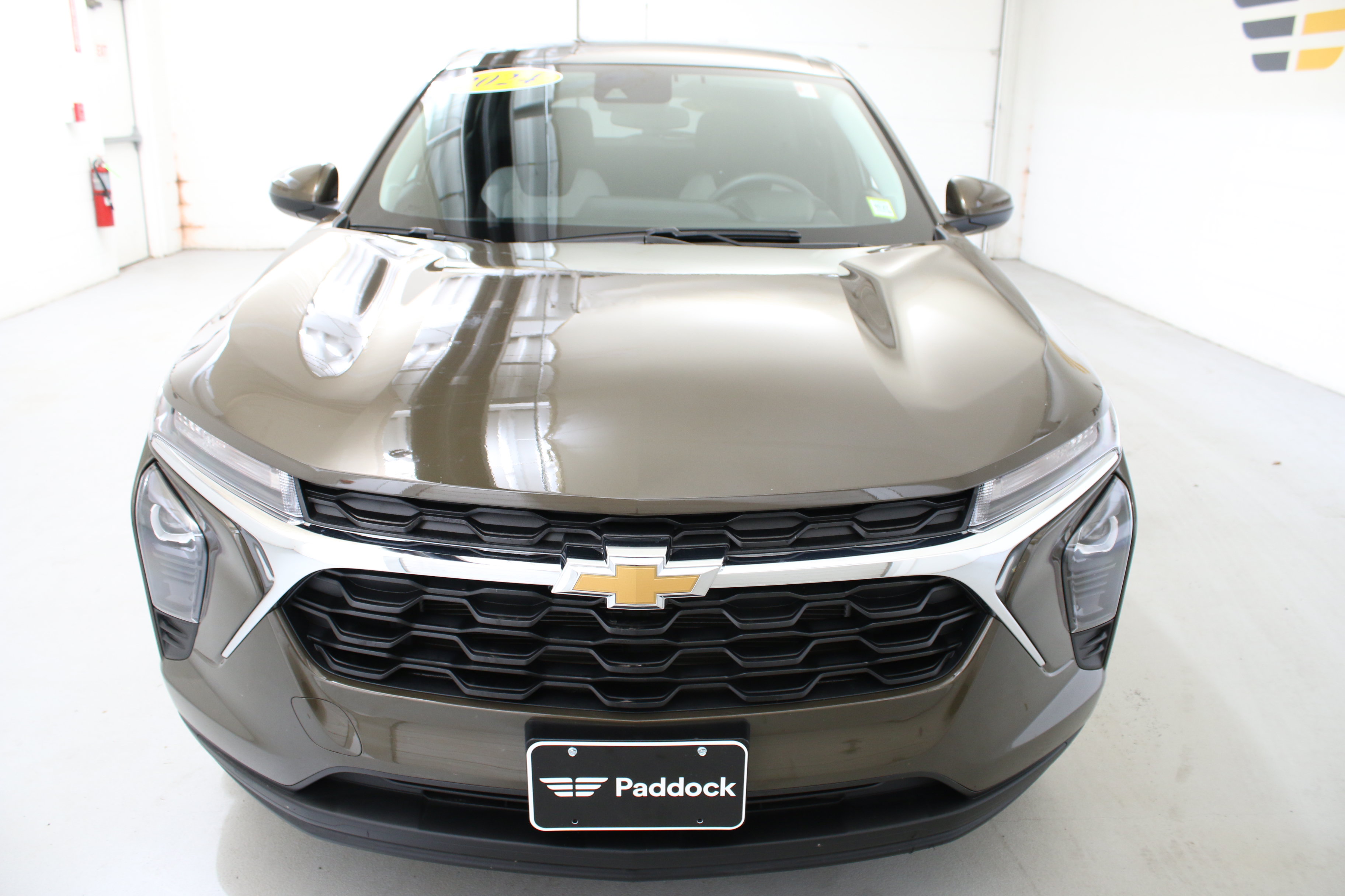 Used 2024 Chevrolet Trax LS w/ LS Convenience Package FWD image 2
