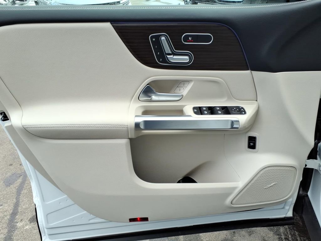 New 2026 Mercedes-Benz GLB 250 4MATIC image 11