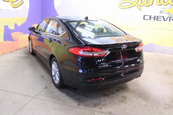 Used 2020 Ford Fusion SE image 5