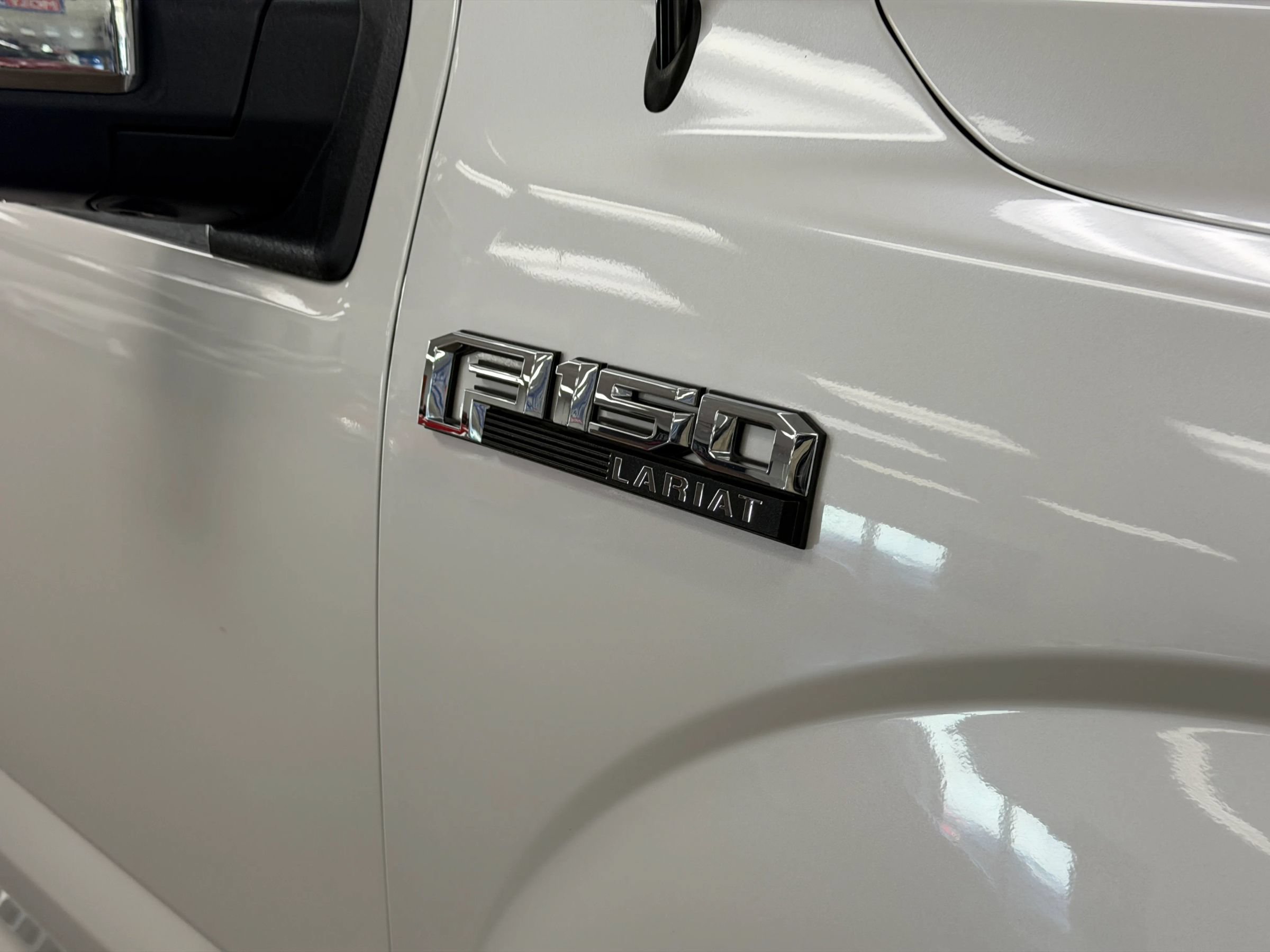 Used 2019 Ford F150 Lariat w/ Equipment Group 502A Luxury AWD/4WD image 6