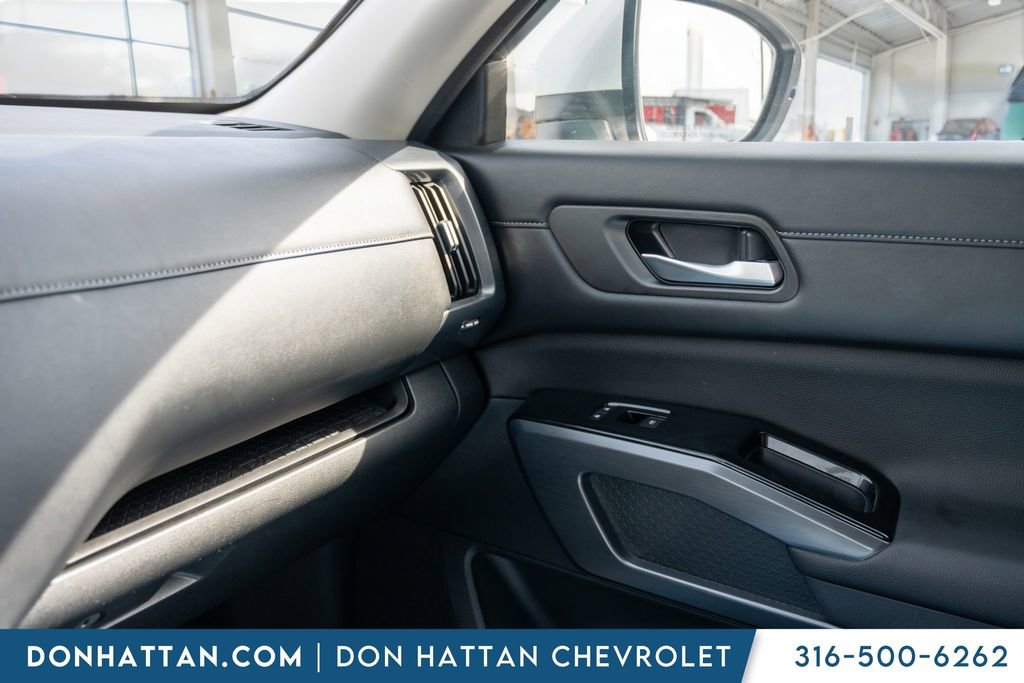 Used 2025 Nissan Pathfinder SL image 15