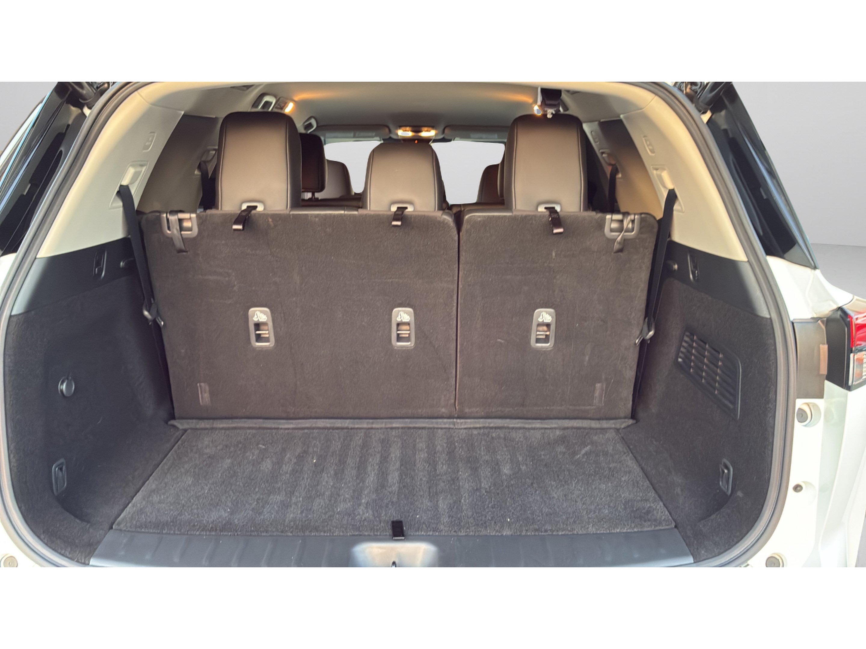 Used 2025 Nissan Pathfinder SL FWD image 27