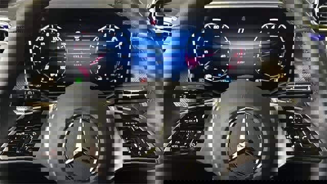 Used 2025 Mercedes-Benz GLC 300 4MATIC image 71