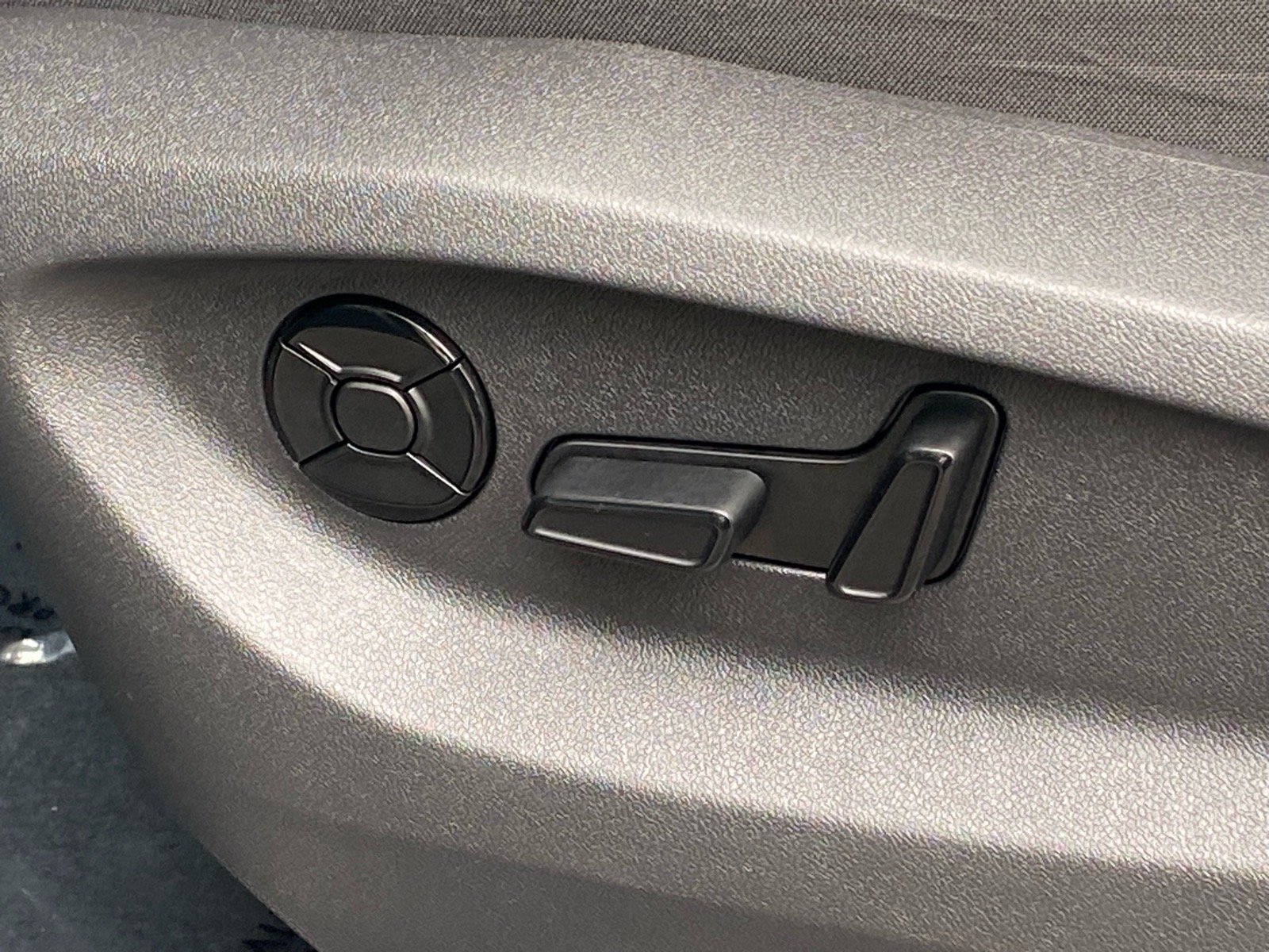 Certified 2026 Volkswagen Tiguan SE AWD/4WD image 13