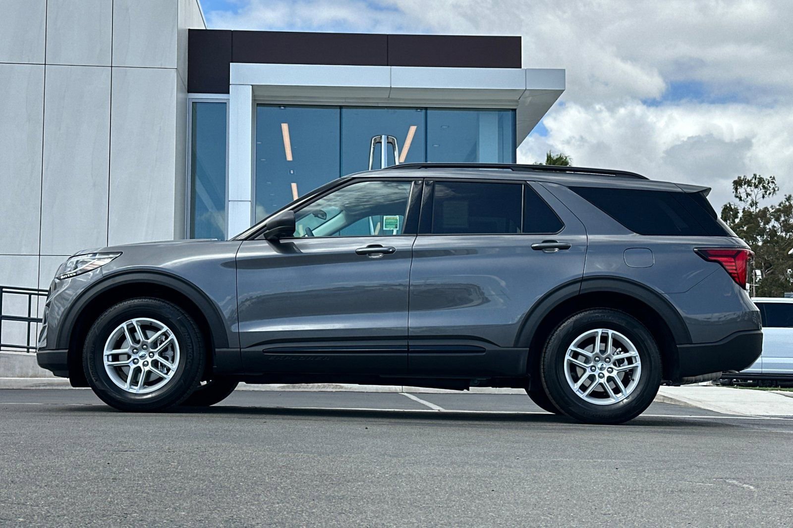 New 2026 Ford Explorer Active w/ Active Comfort Package RWD image 6