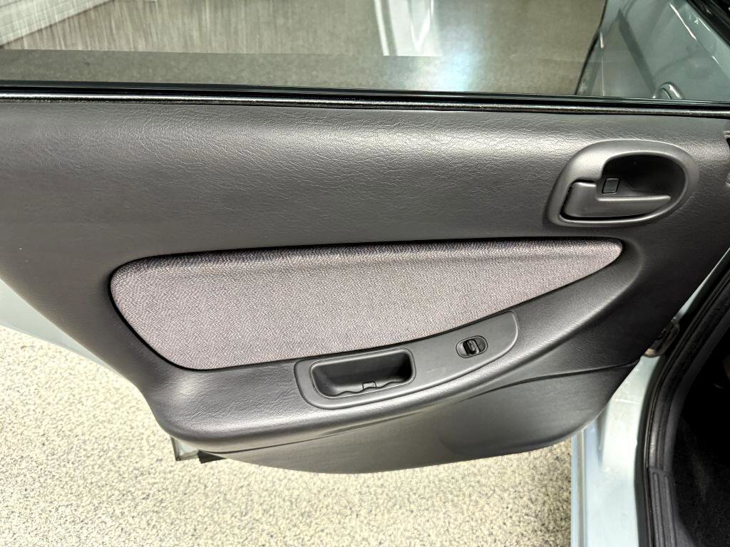 Used 2002 Chrysler Sebring LX image 23