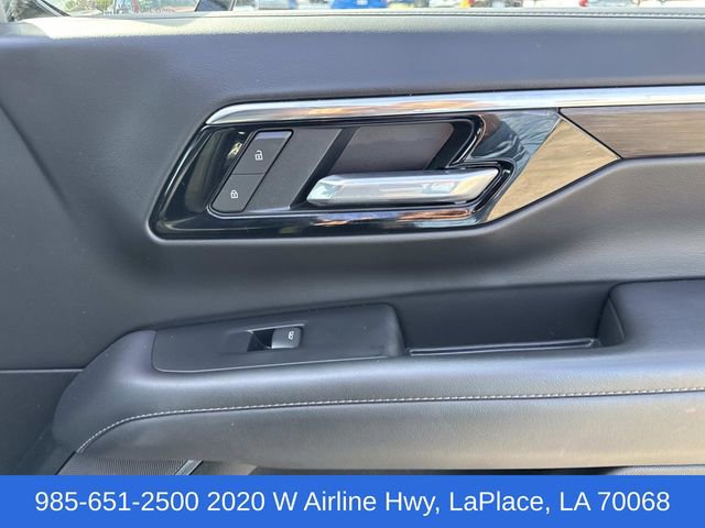 Used 2025 Chevrolet Suburban Z71 image 34