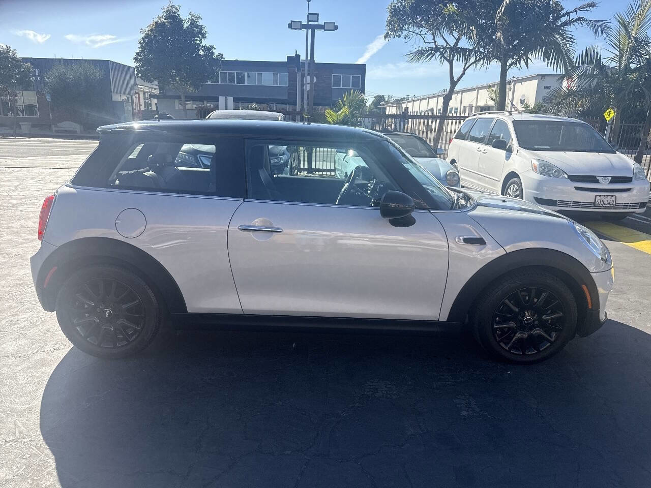 Used 2017 MINI Cooper 2-Door Hardtop image 6