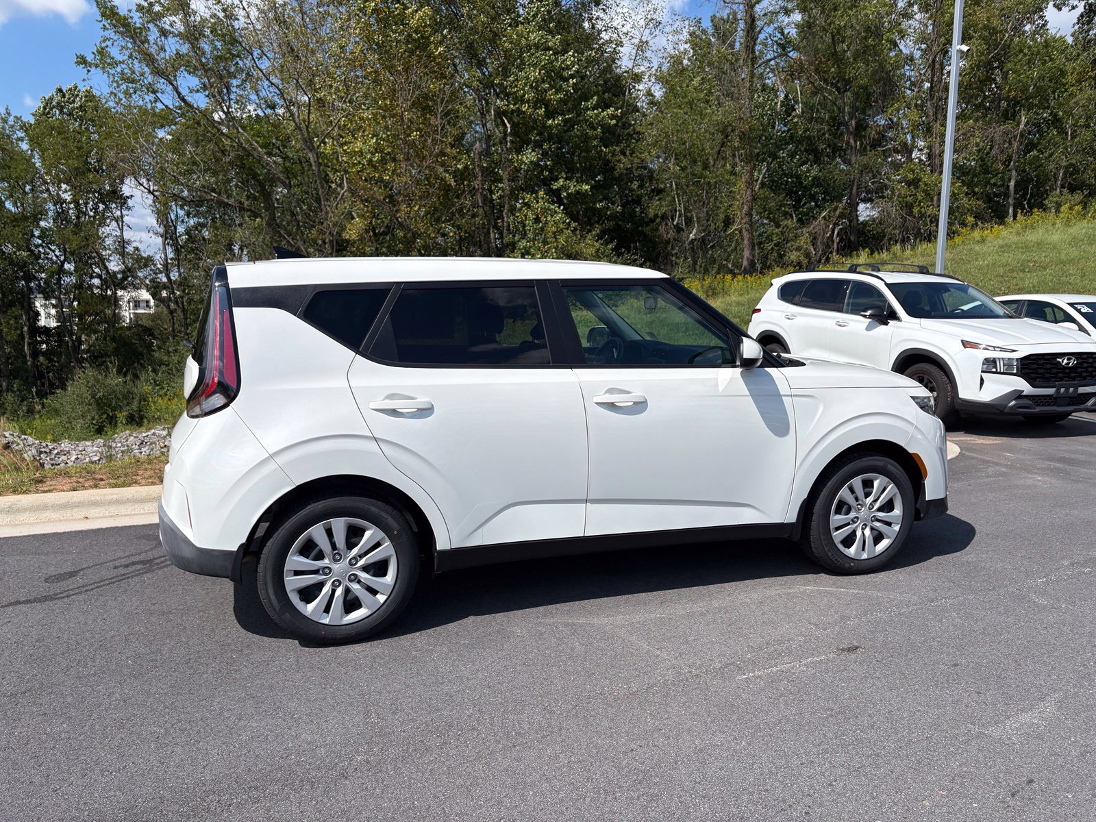 Used 2024 Kia Soul LX FWD image 8