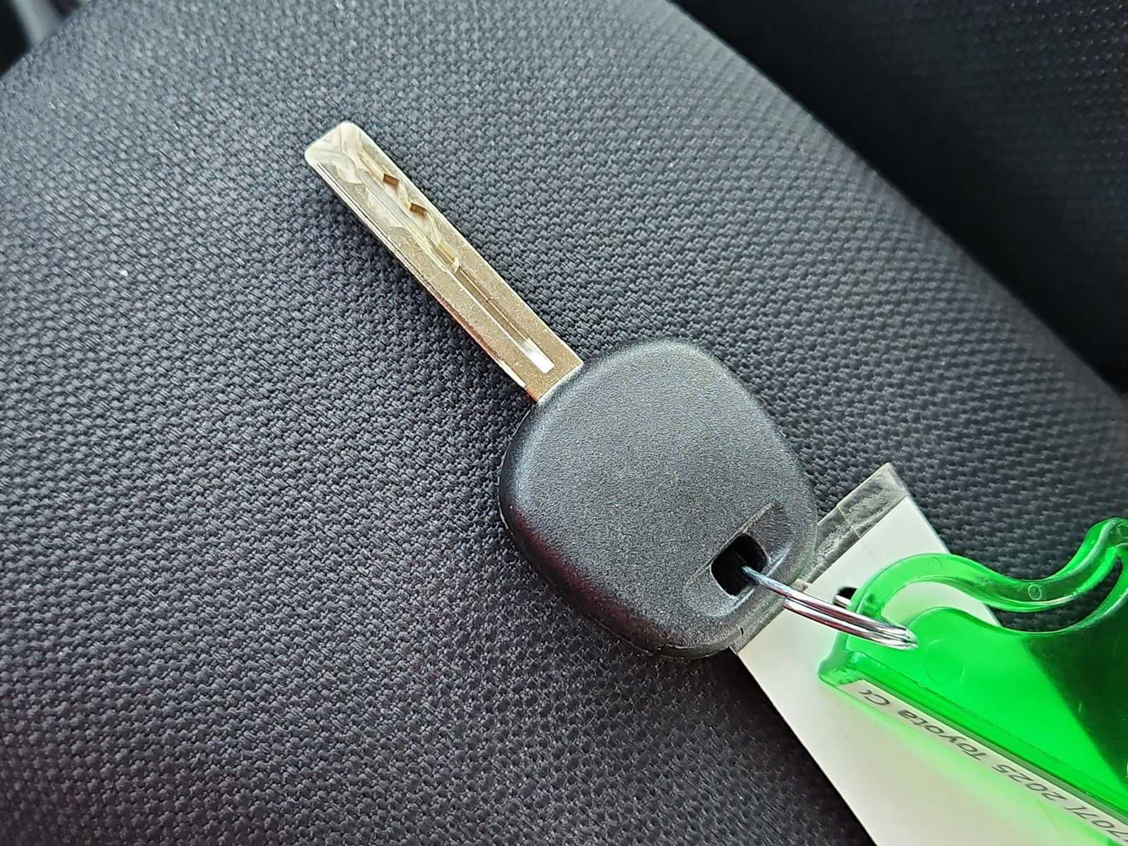 Used 2025 Toyota Corolla LE image 32