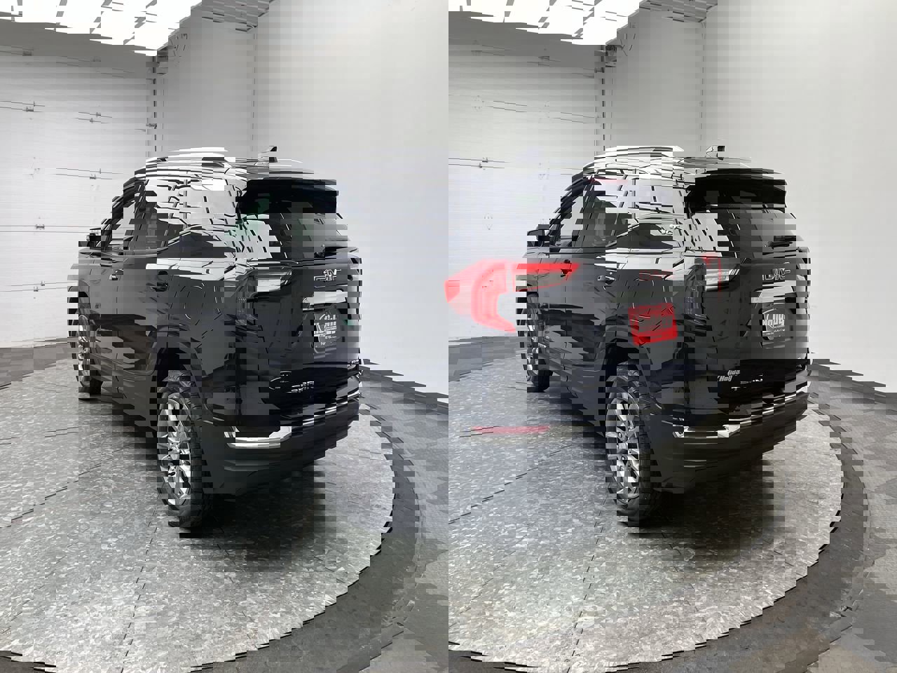 Certified 2024 GMC Terrain SLT image 2