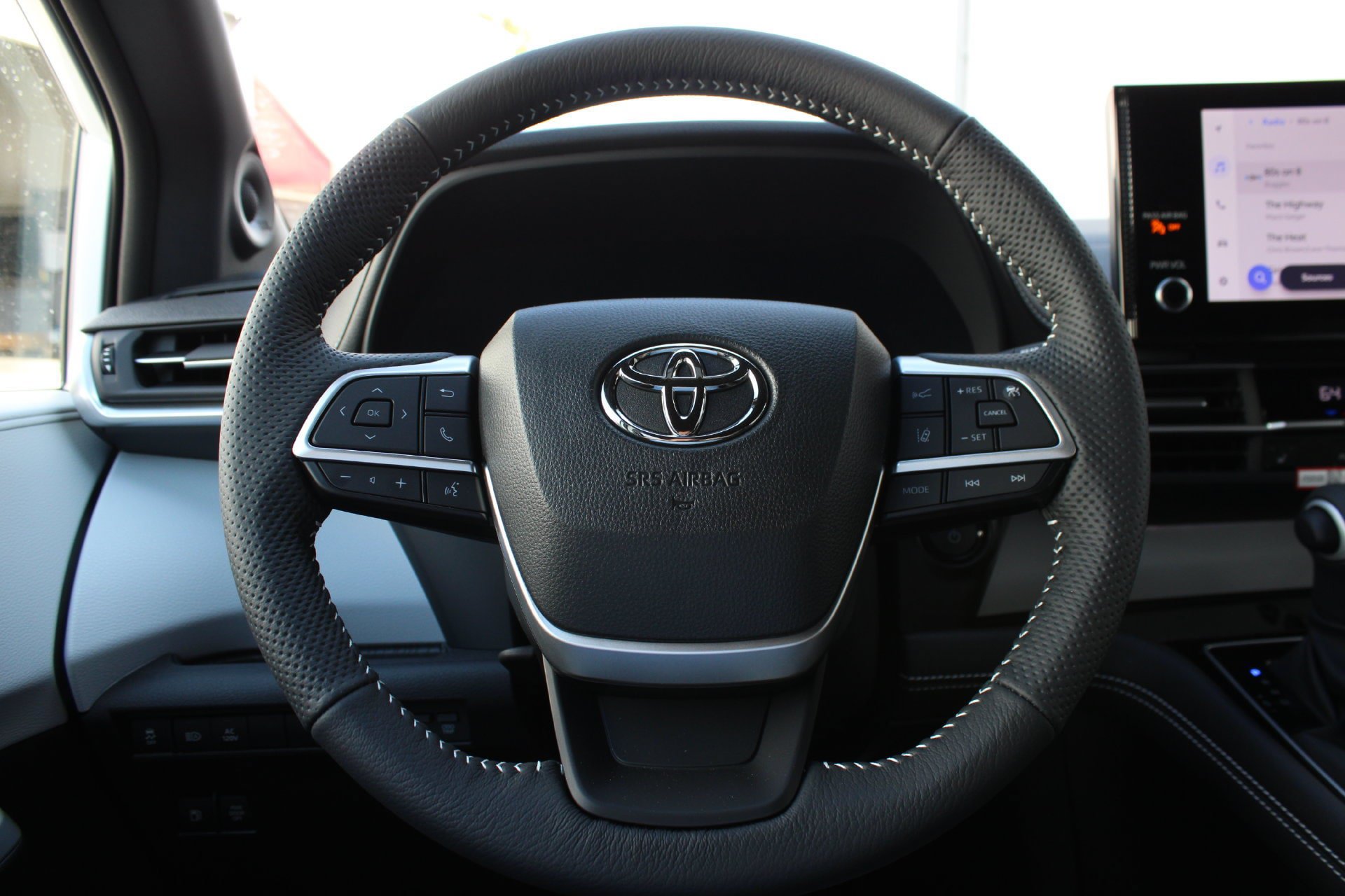 New 2026 Toyota Sienna XSE FWD image 37