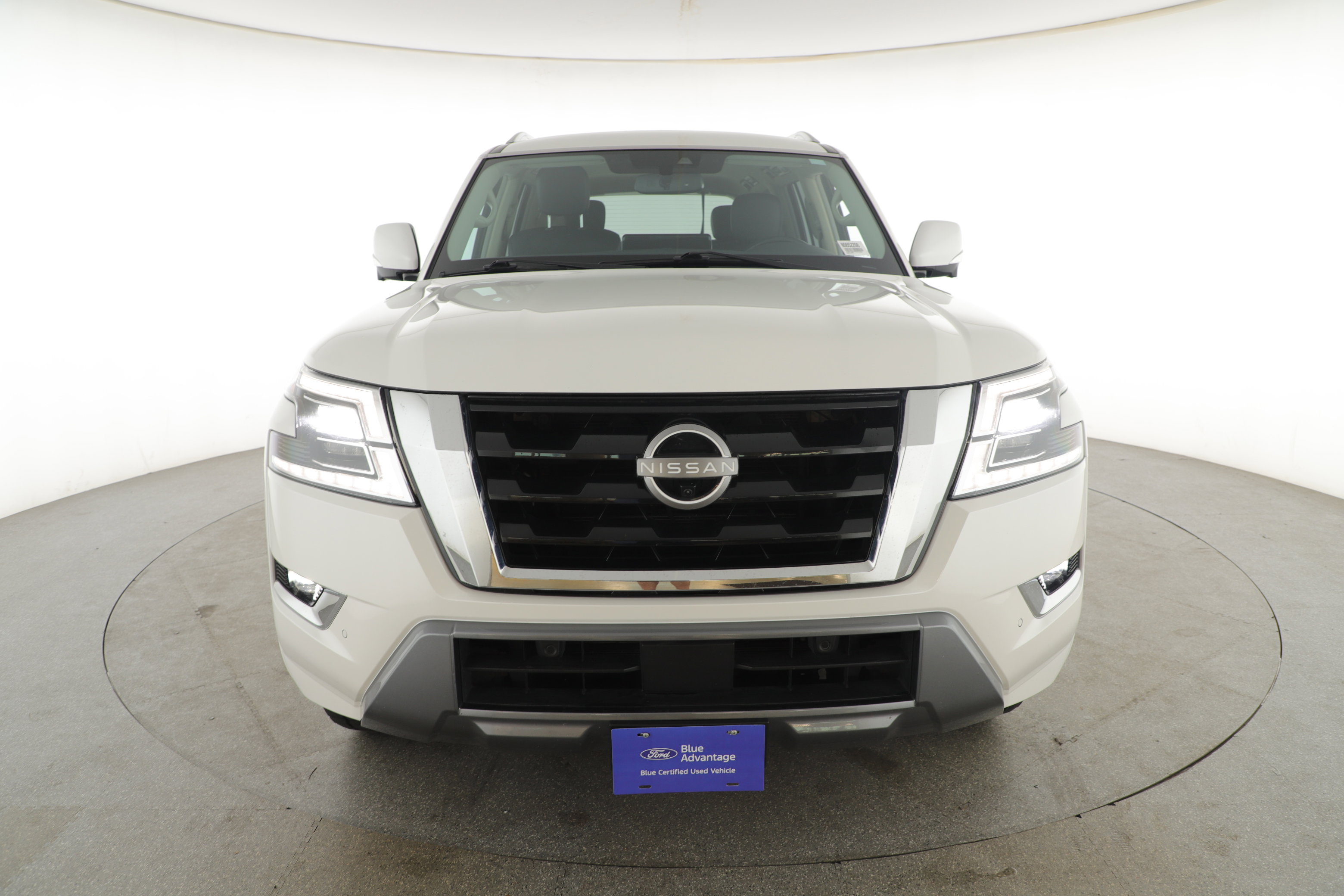 Used 2024 Nissan Armada SL w/ Captain's Chairs Package image 2