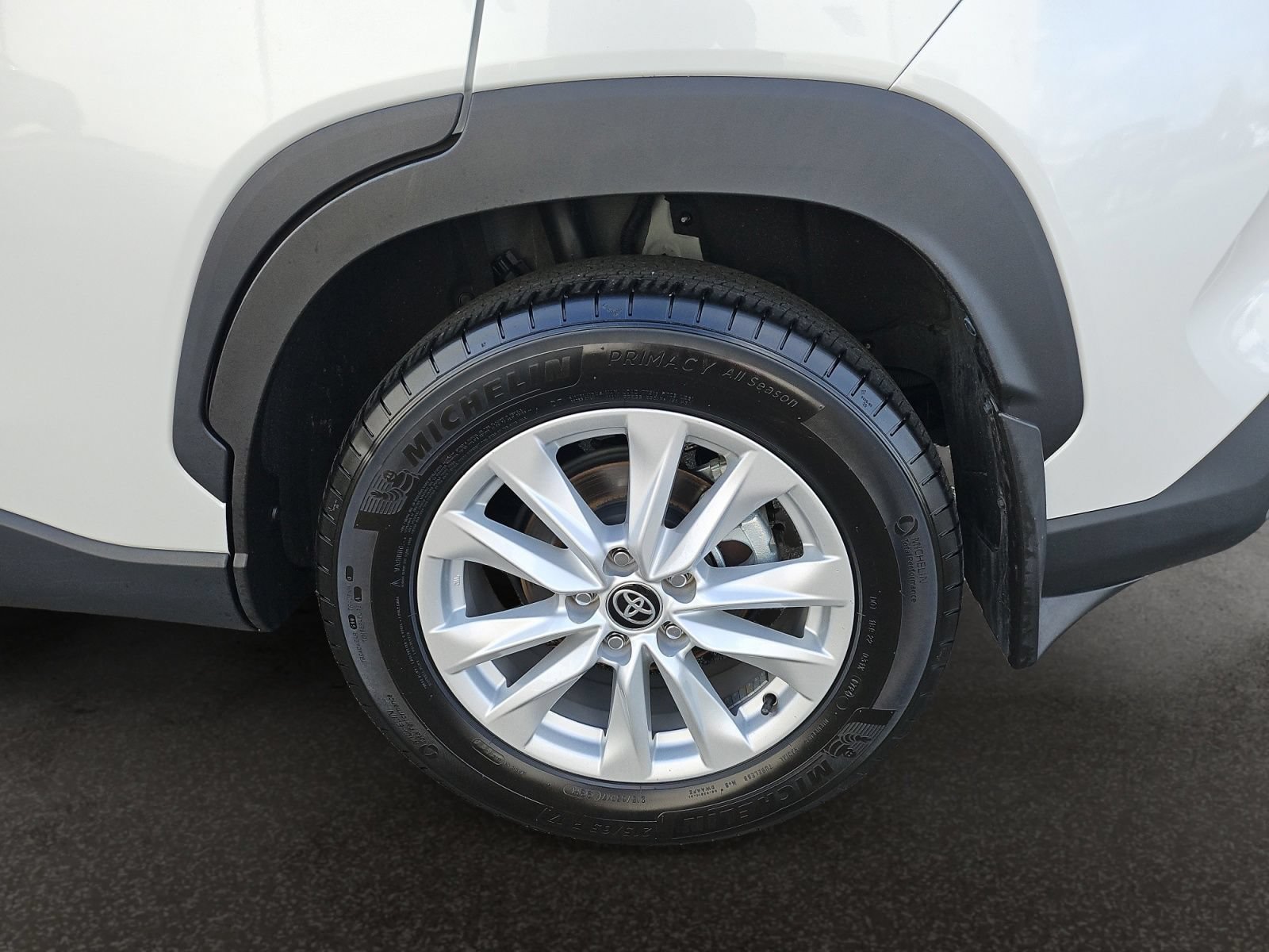 Used 2024 Toyota Corolla Cross LE w/ Moonroof Package FWD image 47