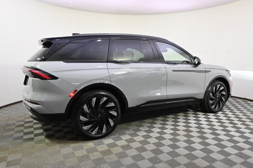 New 2026 Lincoln Nautilus Reserve w/ Jet Appearance Package image 7