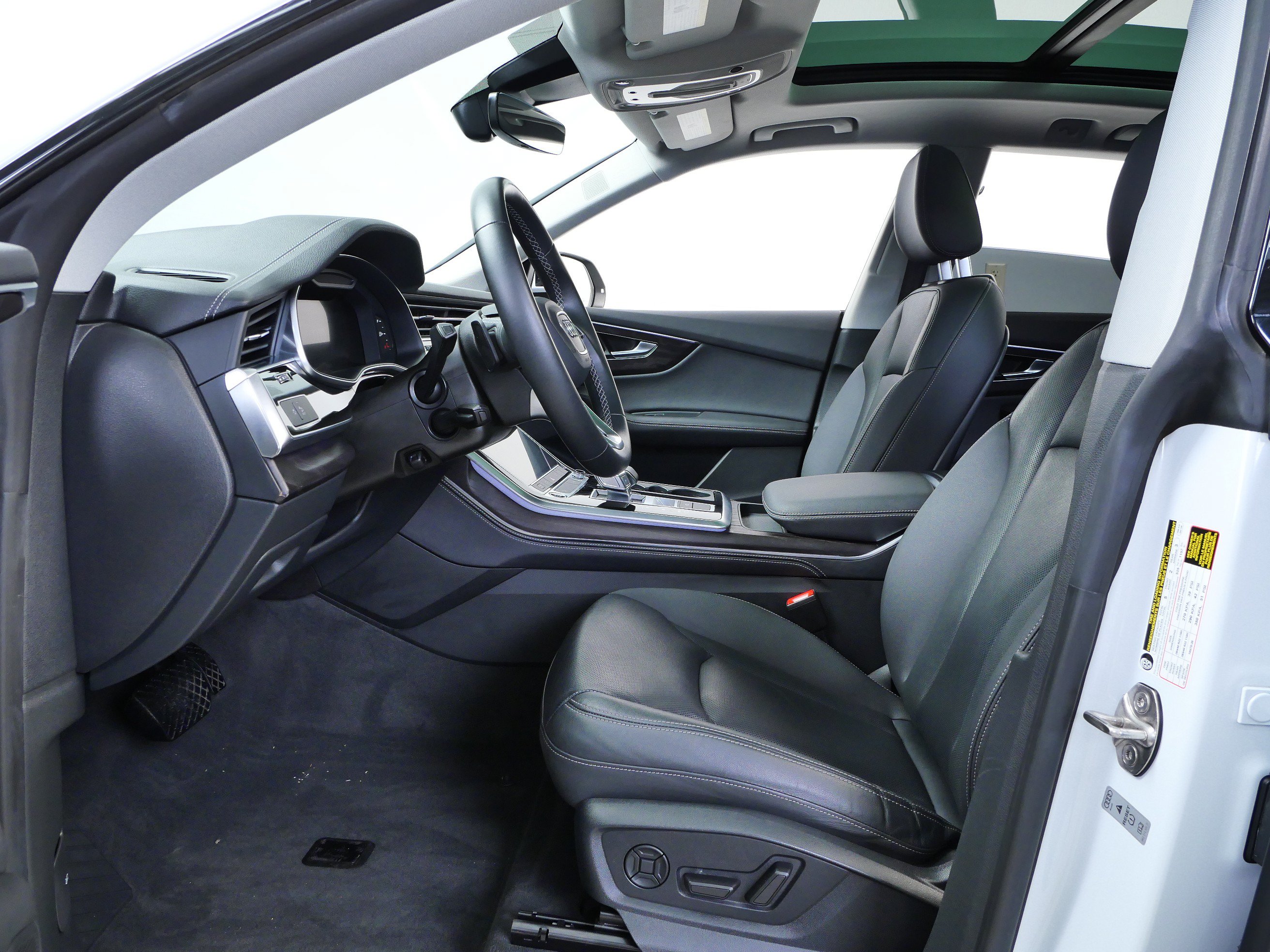 Used 2023 Audi Q8 Premium Plus w/ Premium Plus Package AWD/4WD image 14