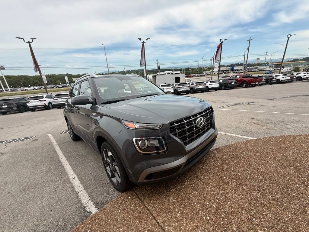 Used 2025 Hyundai Venue SEL FWD image 3