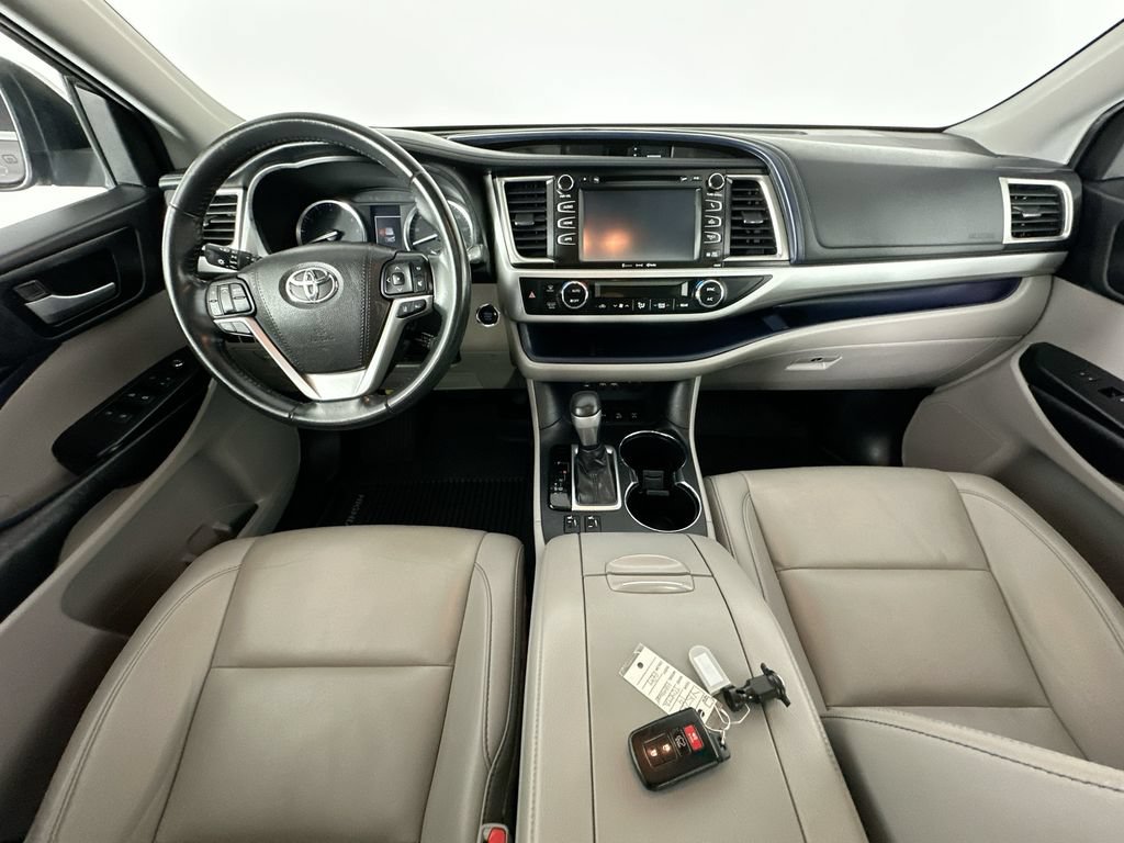 Used 2019 Toyota Highlander XLE AWD/4WD image 10