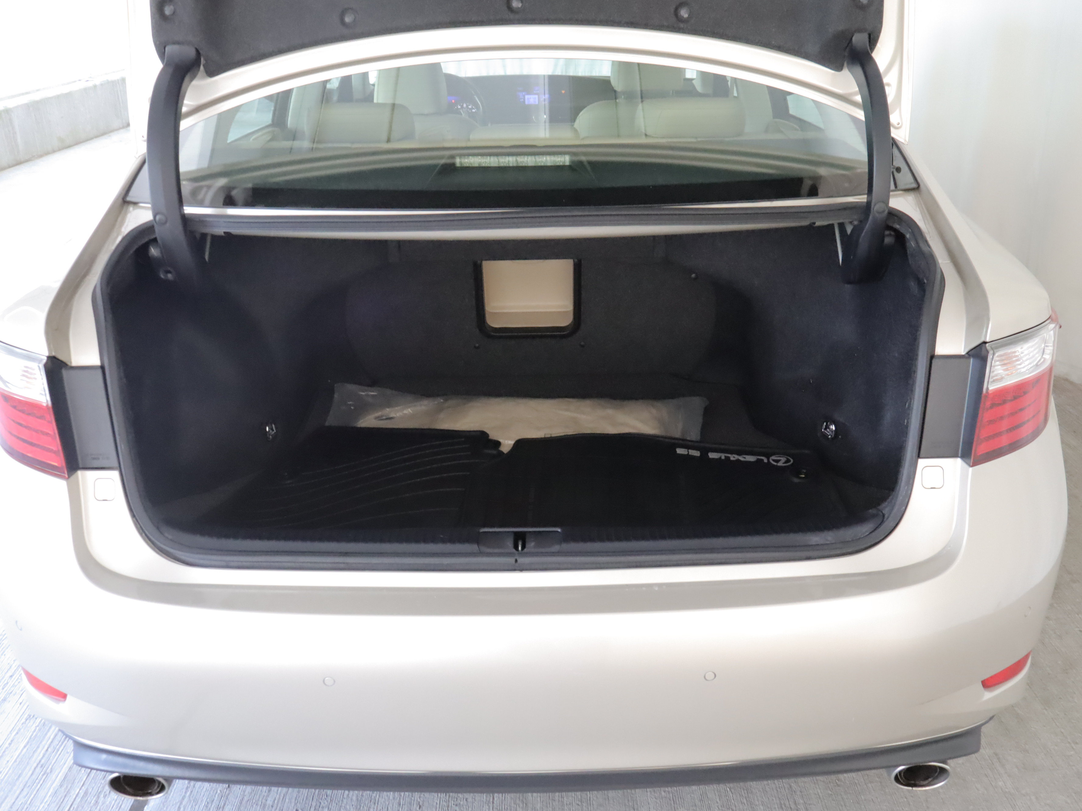 Used 2013 Lexus ES 350 w/ Luxury Pkg FWD image 22