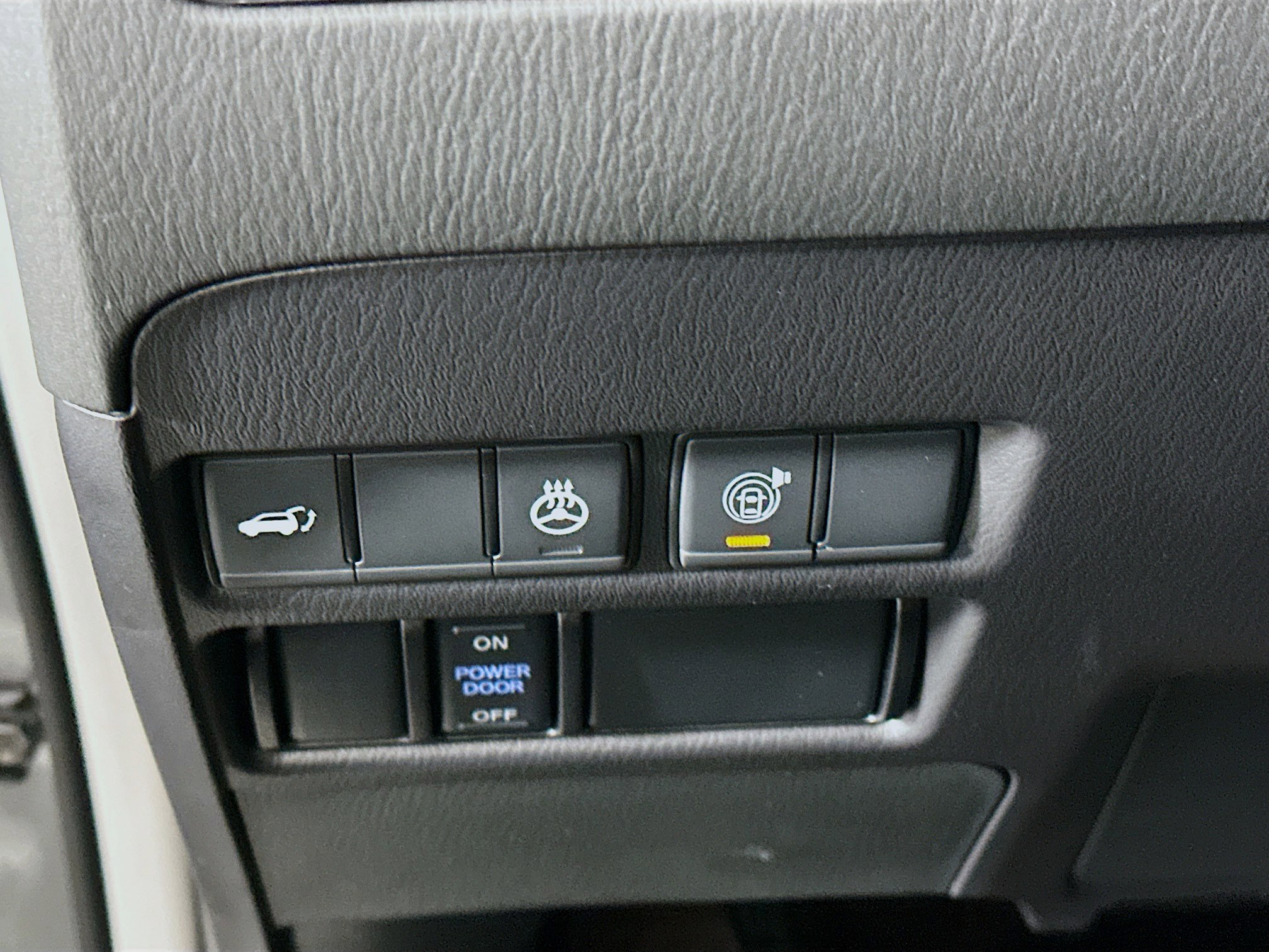 Used 2024 Nissan Armada SL w/ Captain's Chairs Package image 16