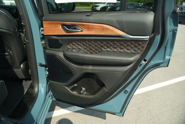 New 2026 Jeep Grand Cherokee Summit w/ MOPAR Finishing Package AWD/4WD image 22