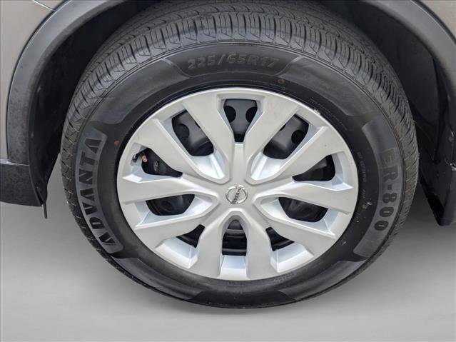 Used 2019 Nissan Rogue S image 22