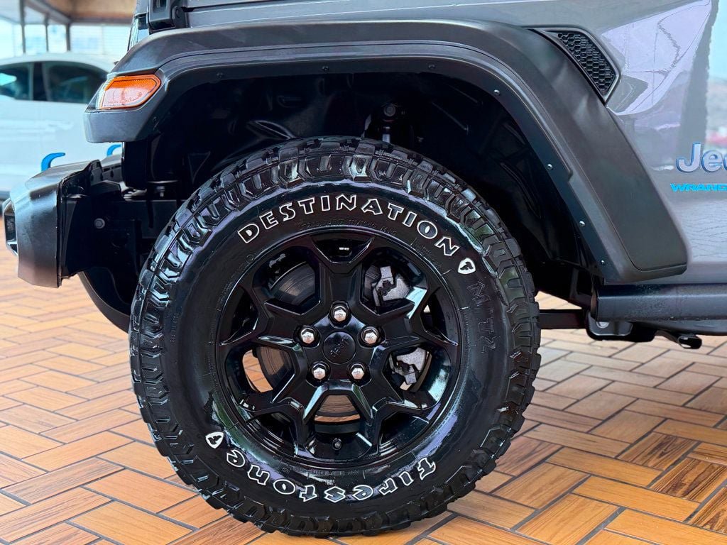 Used 2023 Jeep Wrangler Unlimited w/ Sun & Screen Package AWD/4WD image 15