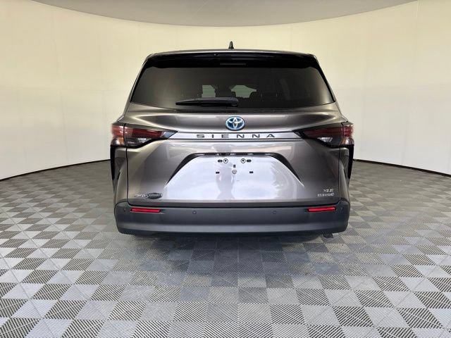 Used 2023 Toyota Sienna XLE AWD/4WD image 7
