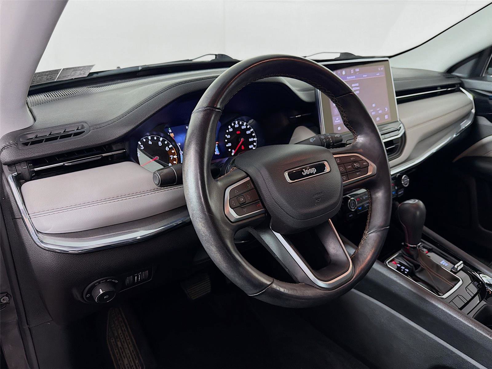Used 2022 Jeep Compass Limited AWD/4WD image 9