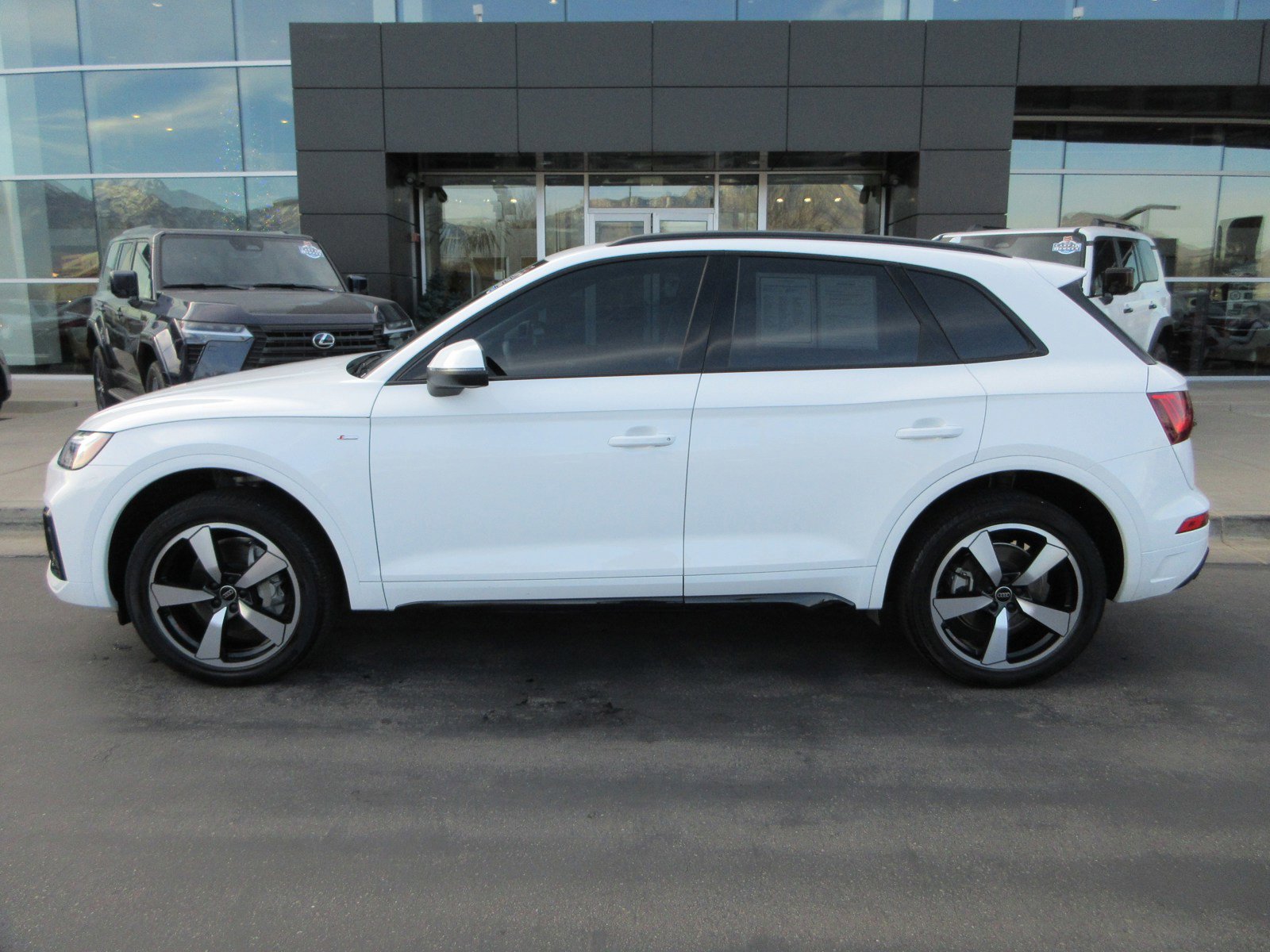 Used 2023 Audi Q5 2.0T Premium Plus w/ Premium Plus Package image 4