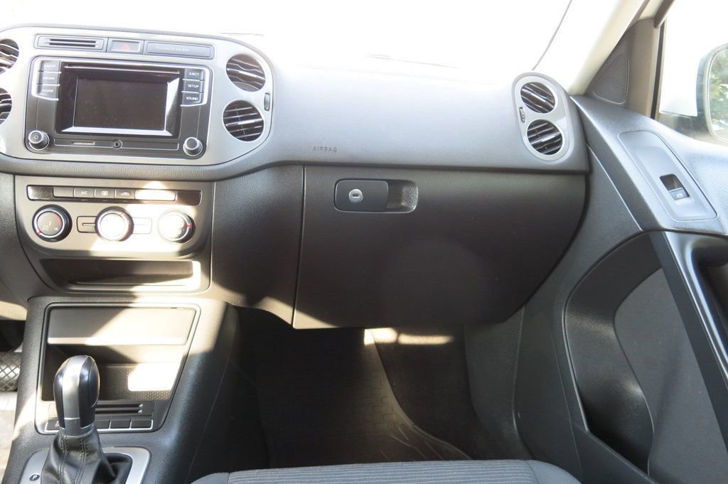 Used 2017 Volkswagen Tiguan Limited w/ Alloy Wheels Package image 22