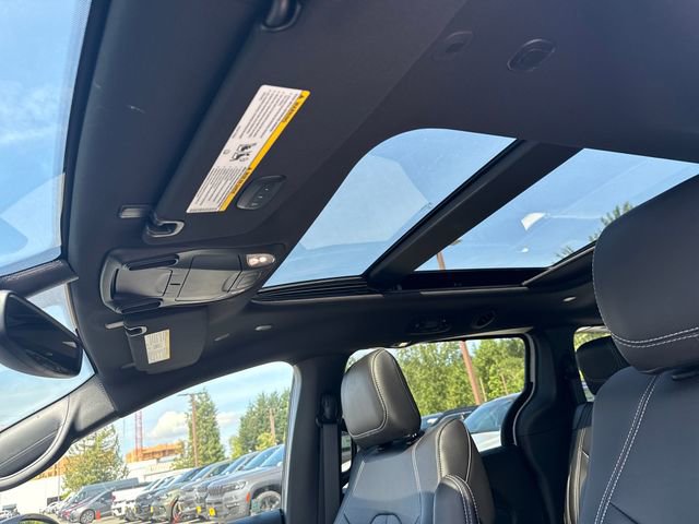 New 2026 Chrysler Pacifica Select FWD image 15