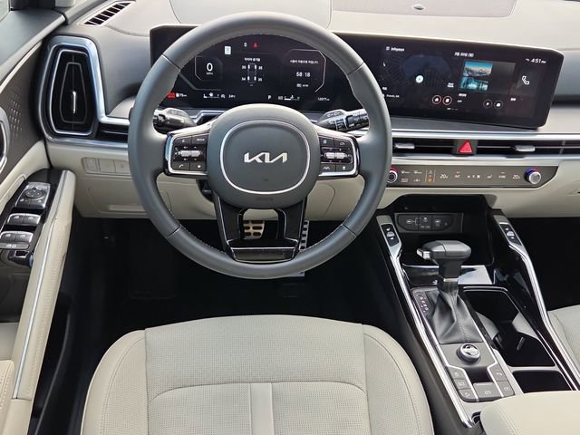 Used 2025 Kia Sorento SX image 12