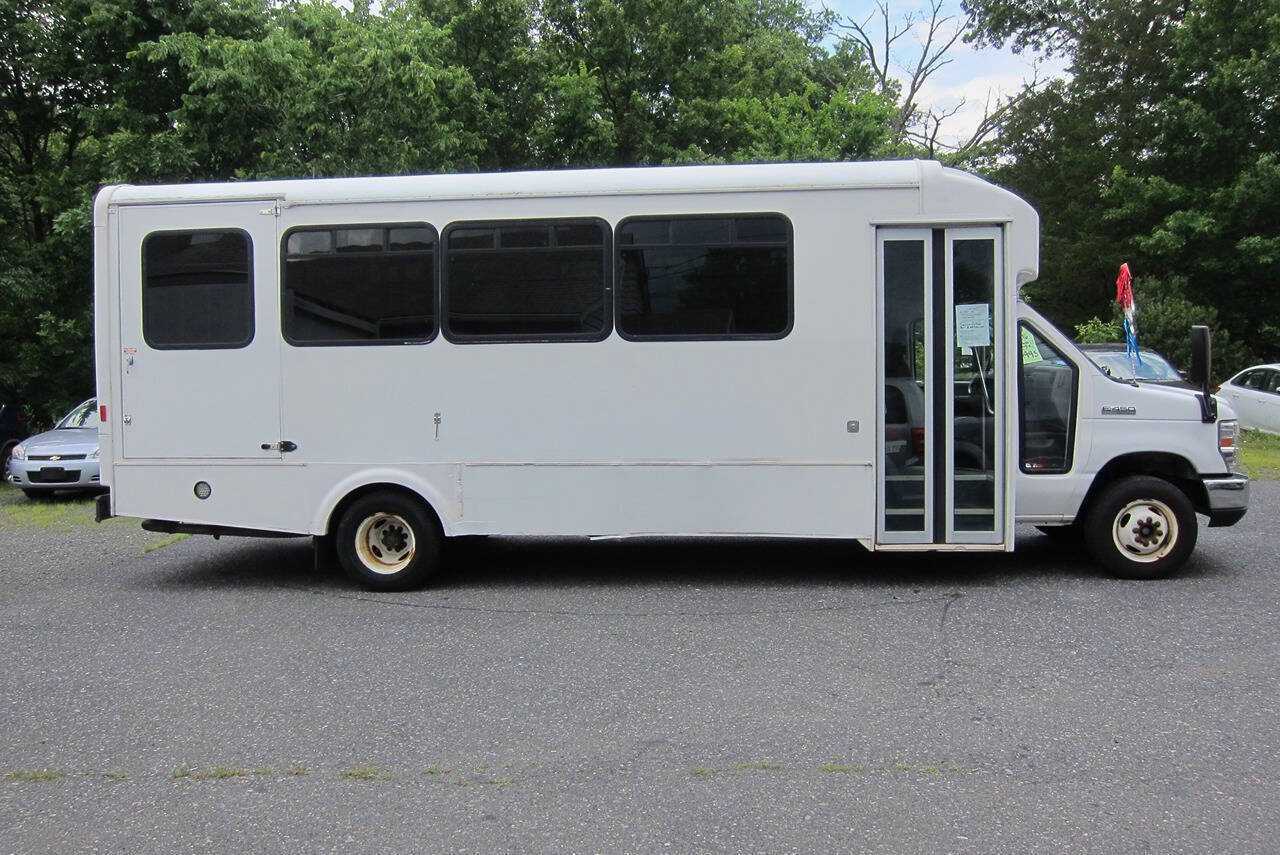 Used 2016 Ford E-450 and Econoline 450 Super Duty w/ Shuttle Bus Prep Package RWD image 6