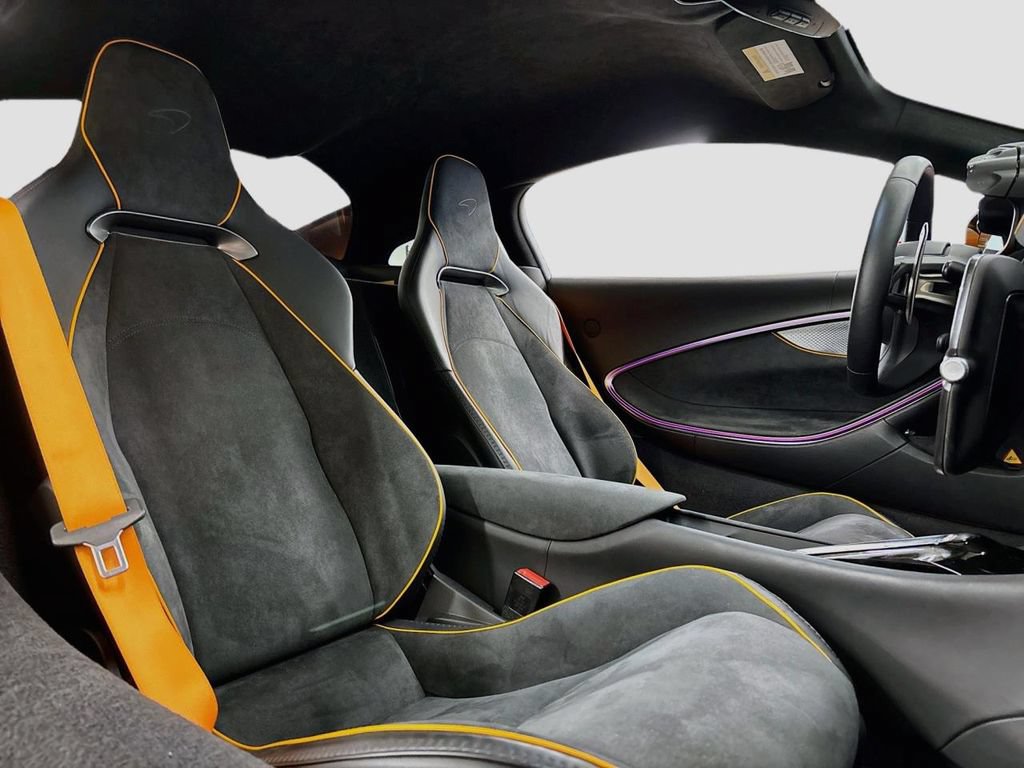 Used 2025 McLaren Artura RWD image 14