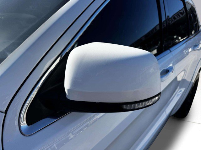 Used 2015 Jeep Grand Cherokee SRT image 12