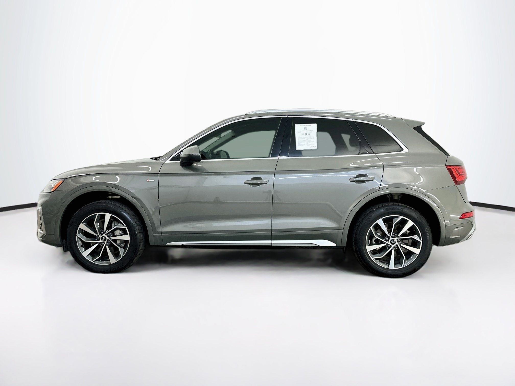 Used 2023 Audi Q5 2.0T Premium w/ Convenience Package AWD/4WD image 4