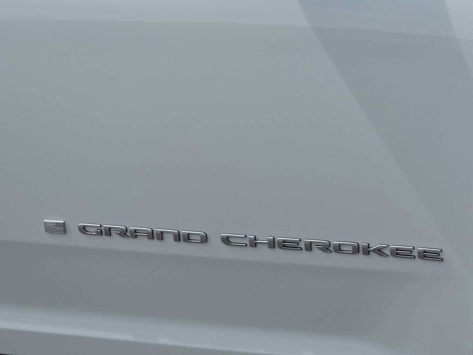 New 2026 Jeep Grand Cherokee Laredo X RWD image 2