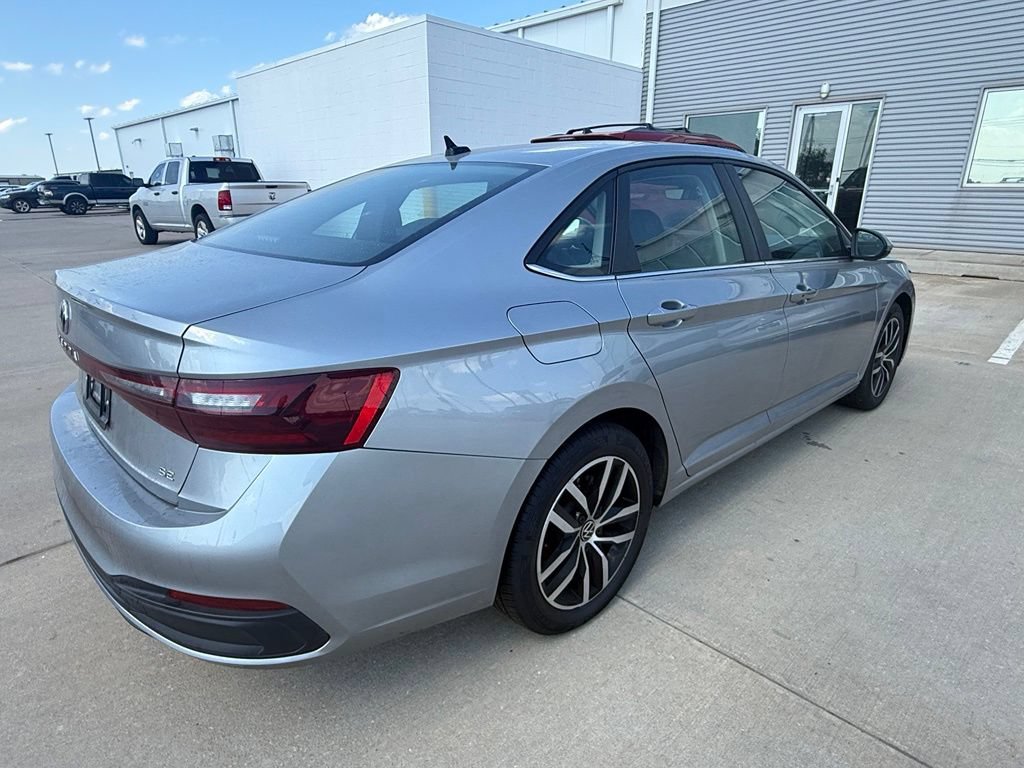 Used 2025 Volkswagen Jetta SE FWD image 7