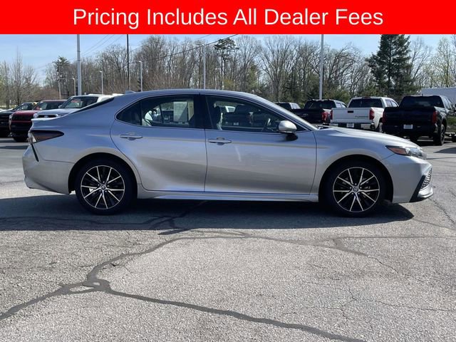Used 2024 Toyota Camry SE w/ Convenience Package FWD image 6