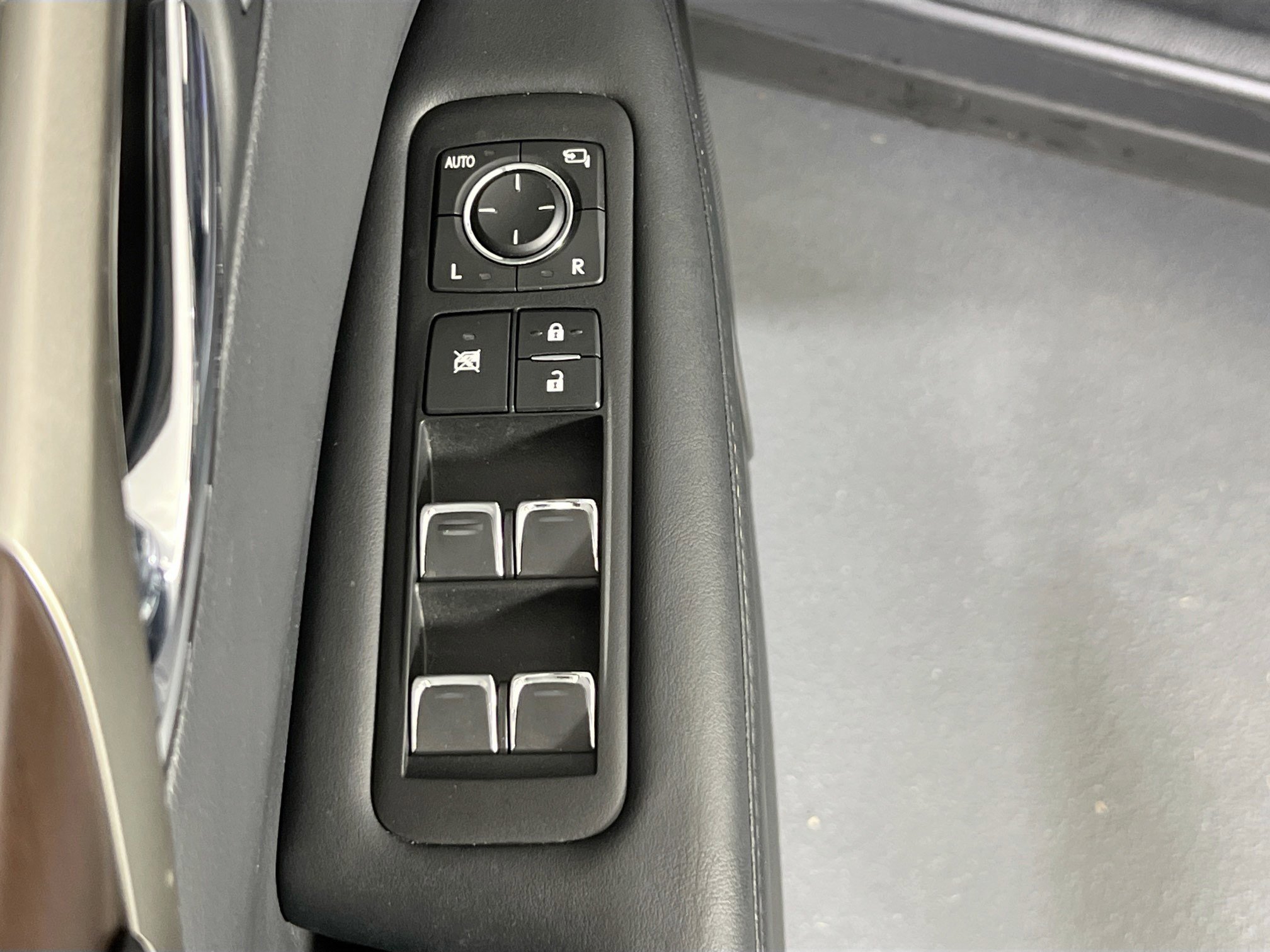 Used 2022 Lexus RX 450h AWD w/ Premium Package image 17