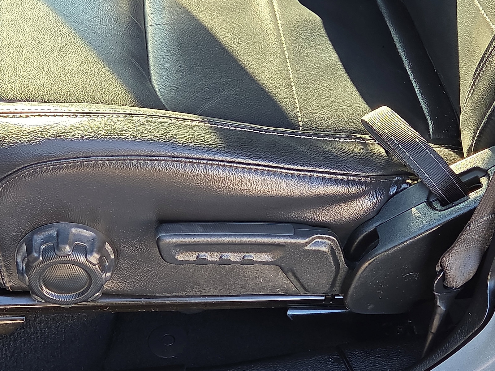 Used 2018 Jeep Wrangler Unlimited Sahara image 15