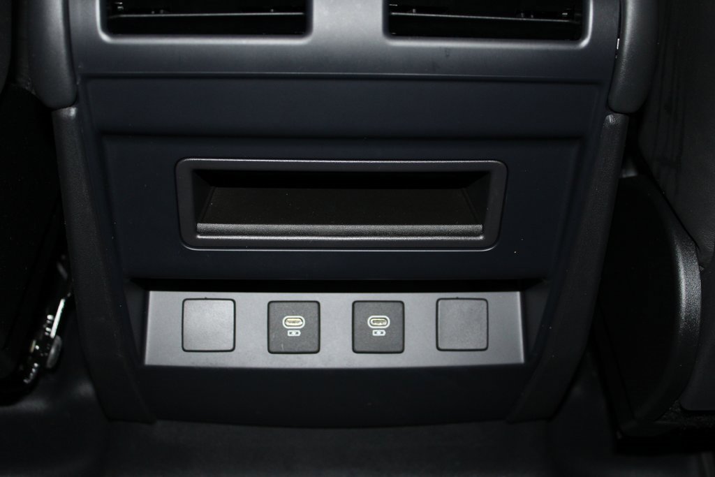 Used 2025 Land Rover Defender 110 X-Dynamic SE image 19