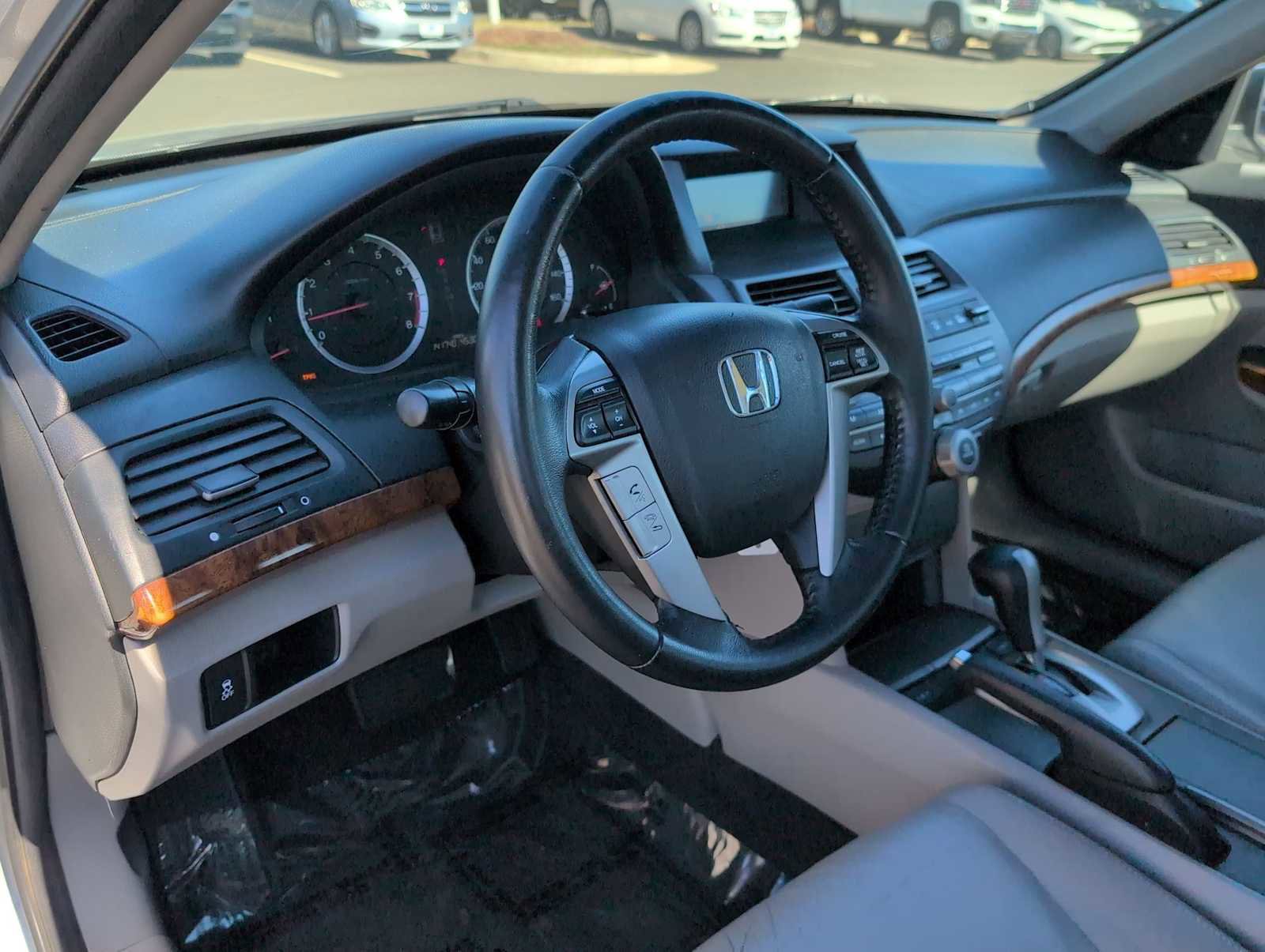 Used 2011 Honda Accord EX-L image 10