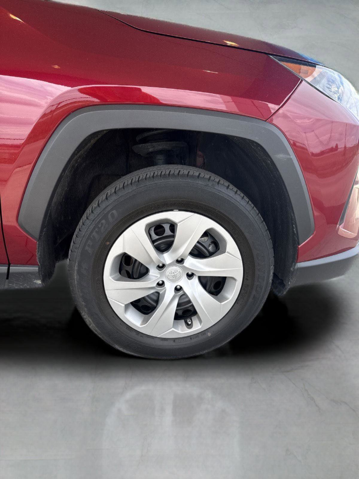 Used 2021 Toyota RAV4 LE image 16